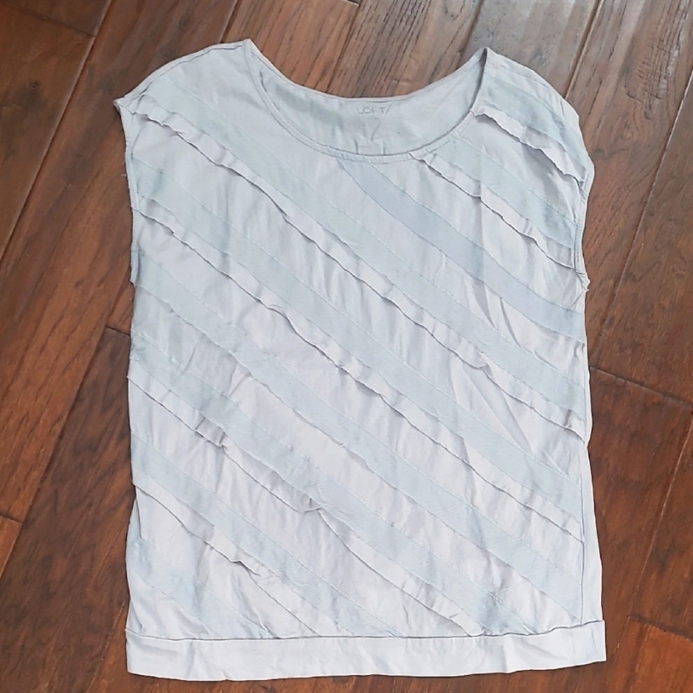 💥3for$12💥 LOFT Silvery Grey Sleeveless Ruffled Top size XL